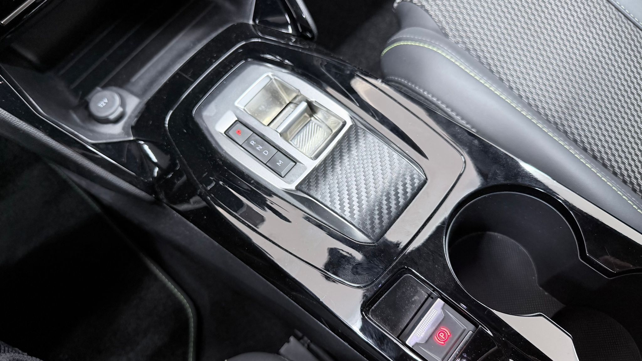PEUGEOT 2008 24